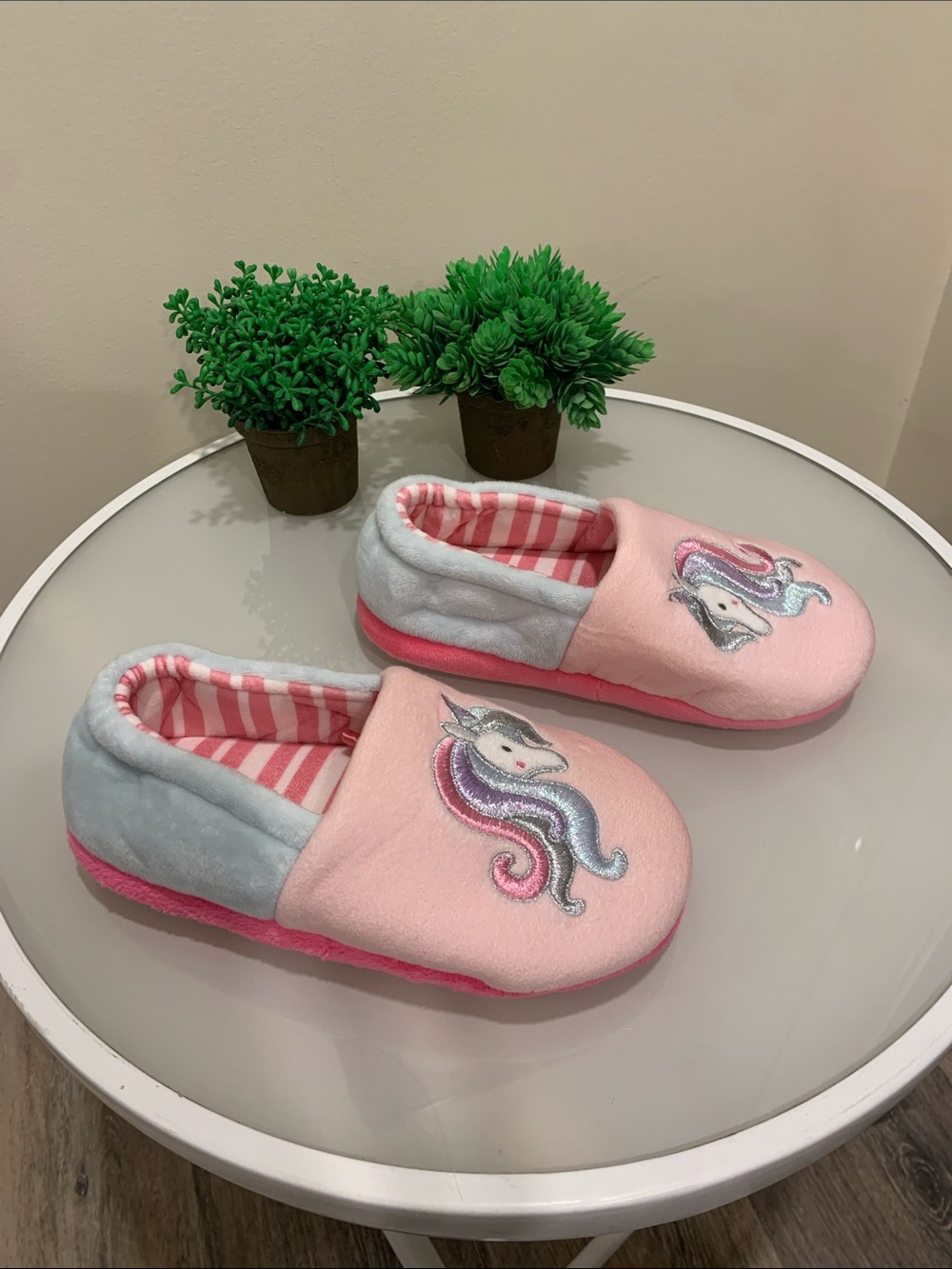 NWOT Girls Pink Unicorn Memory Foam Slippers